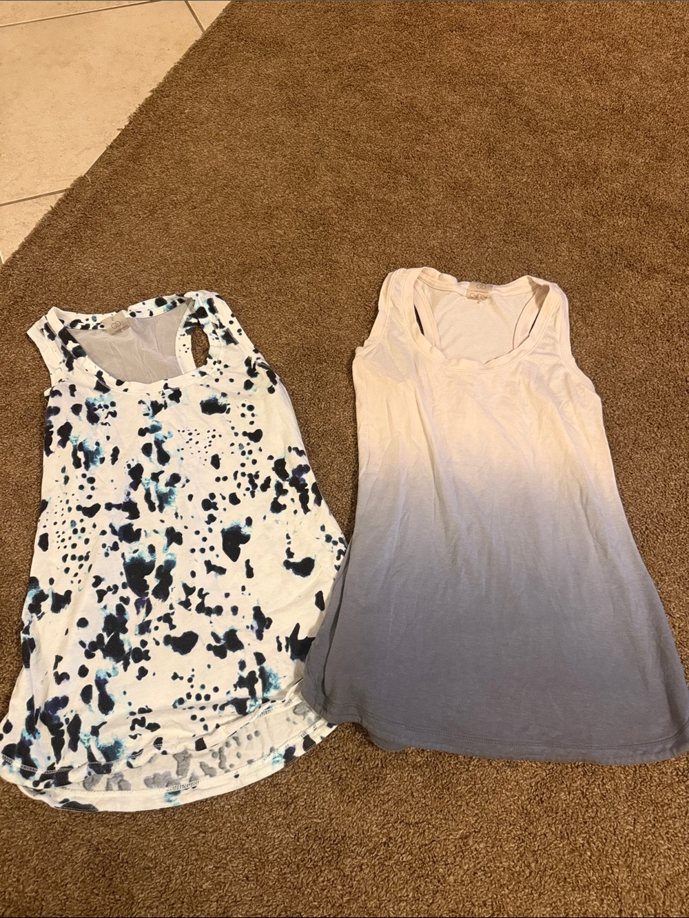 Women’s Lot of 2 Cala workout tanks tops sz Small pink grey navy